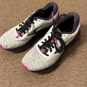 Brooks Trace 1